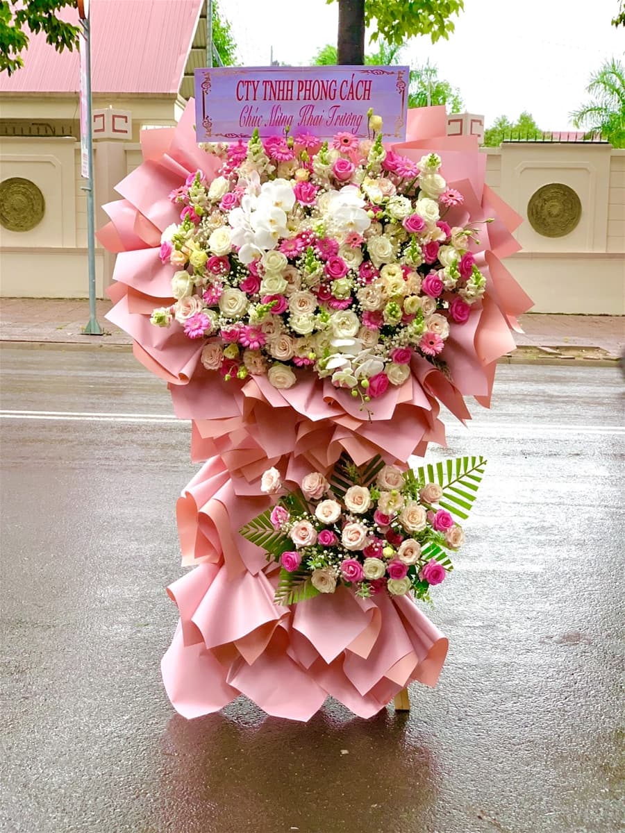 Kệ hoa khai trương khổng lồ ở Hồ Chí Minh - HKT63