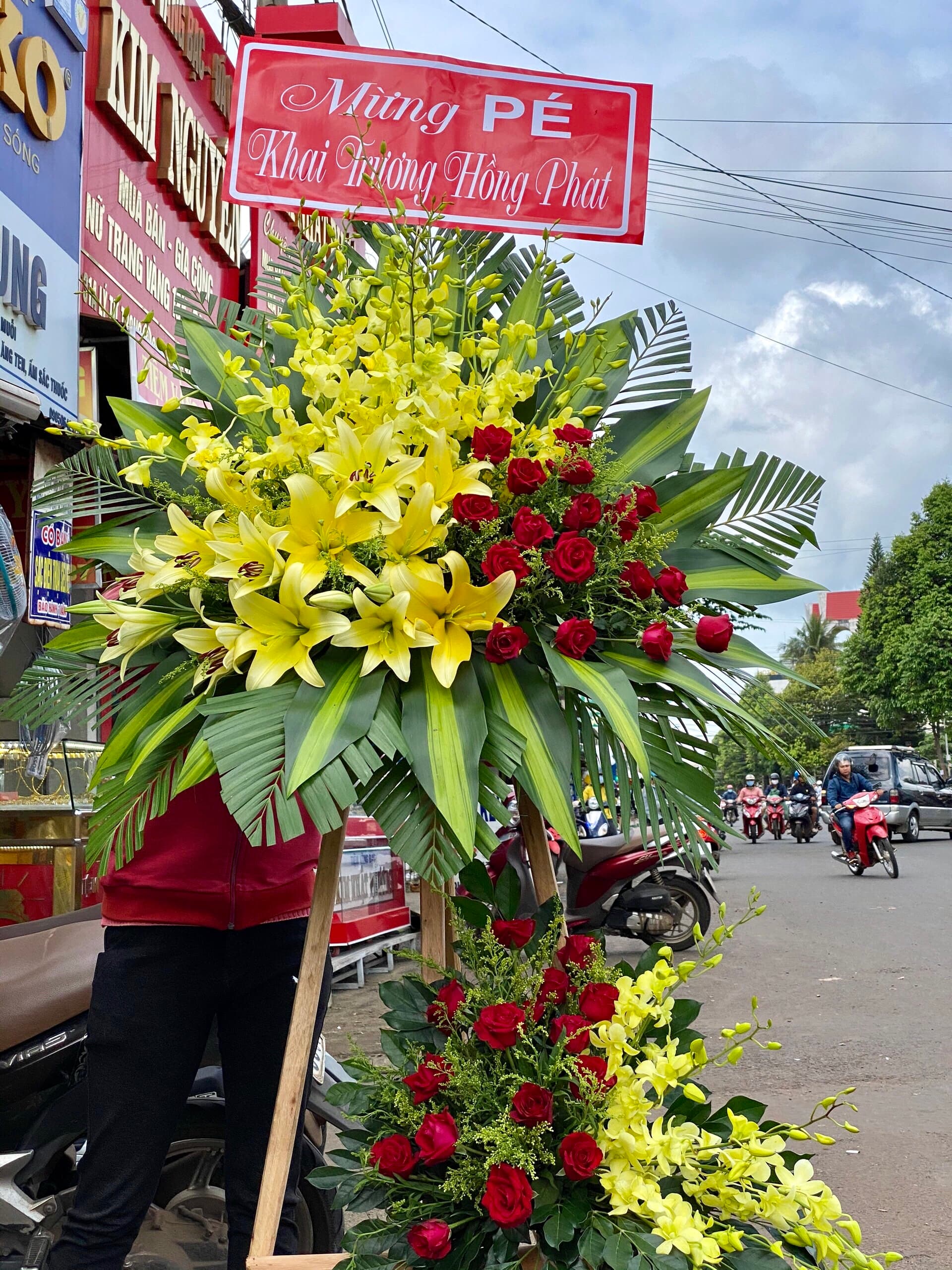 Kệ hoa khai trương ở Hồ Chí Minh - HKT02