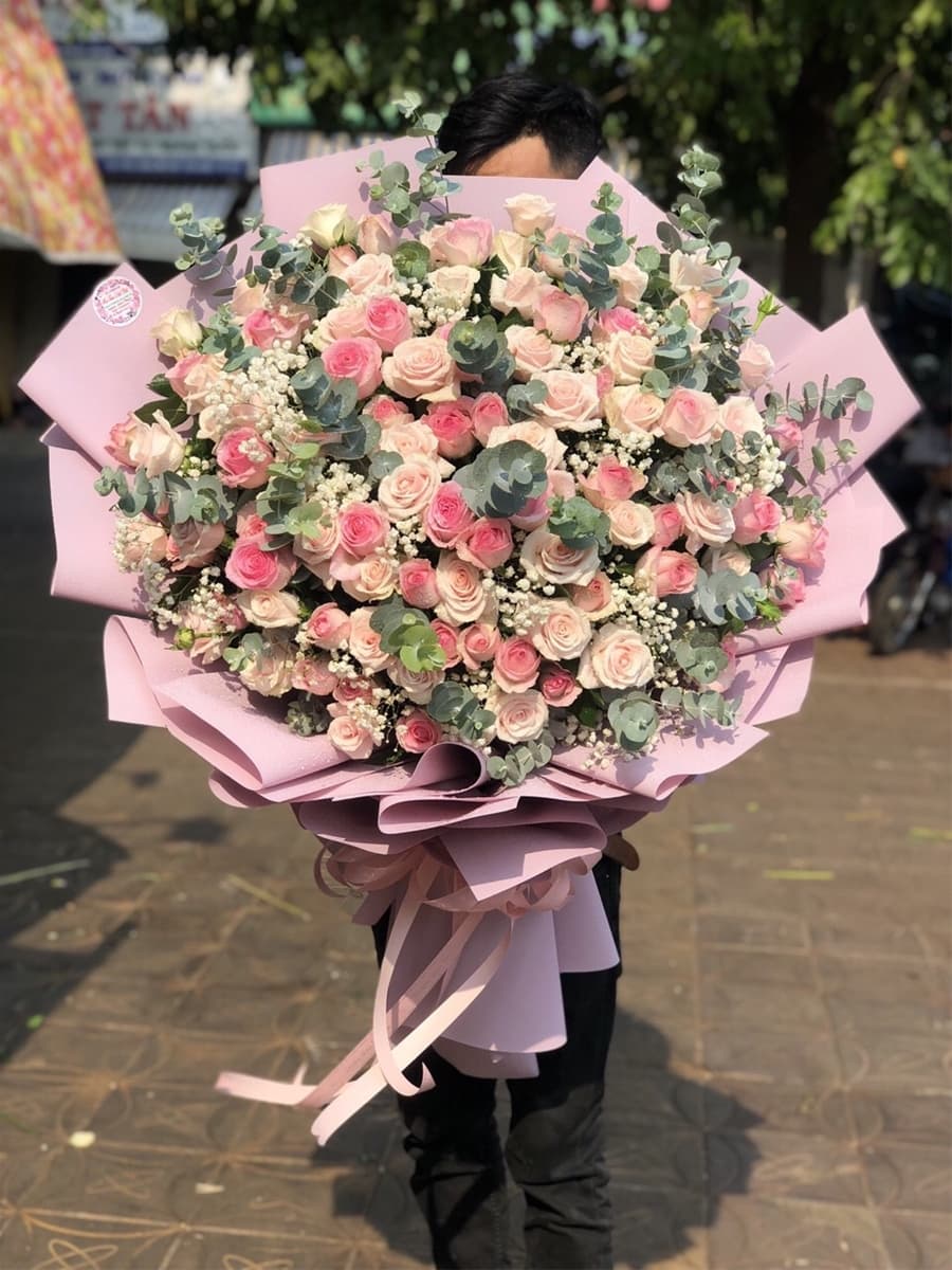 HB13 - bó hoa hồng khổng lồ ở Hồ Chí Minh