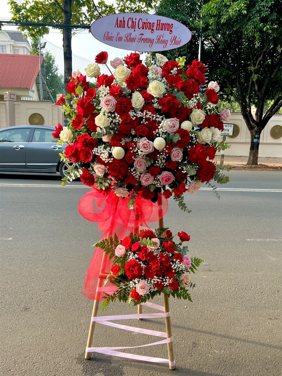 Kệ hoa khai trương 2 tầng rực rỡ ở Hồ Chí Minh - HKT54