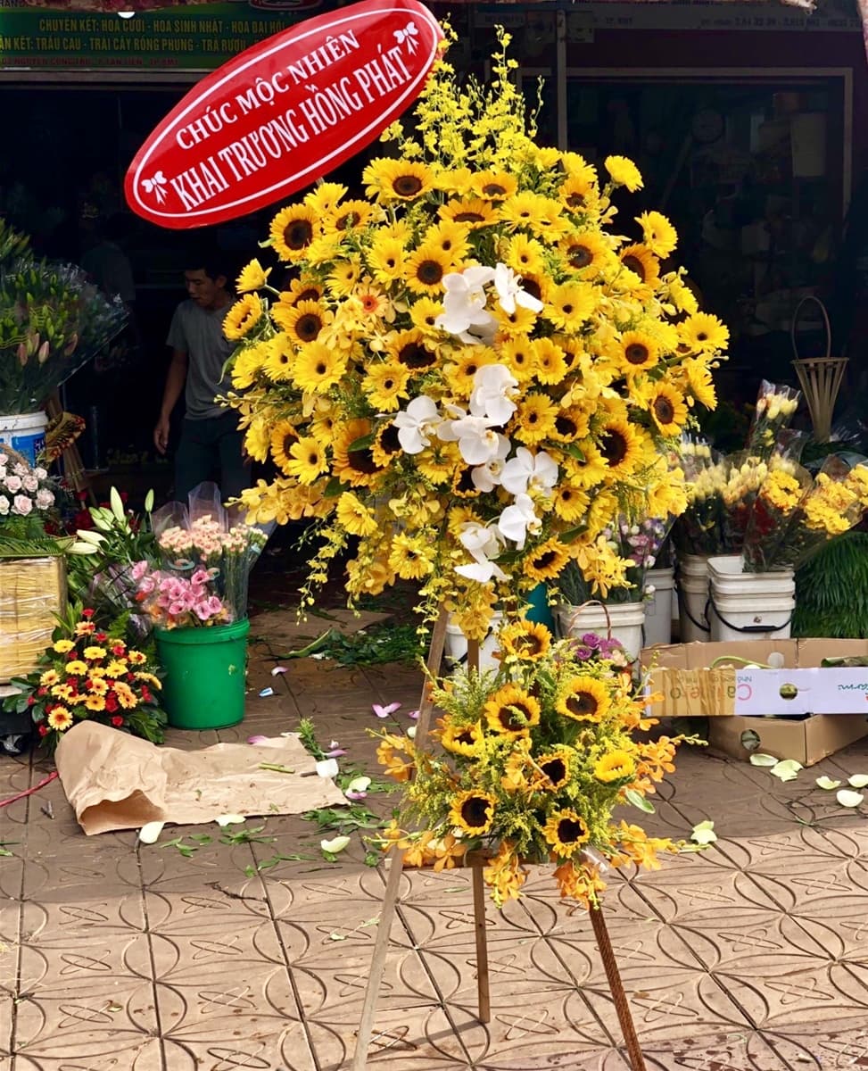 Kệ hoa khai trương ở Hồ Chí Minh - HKT43