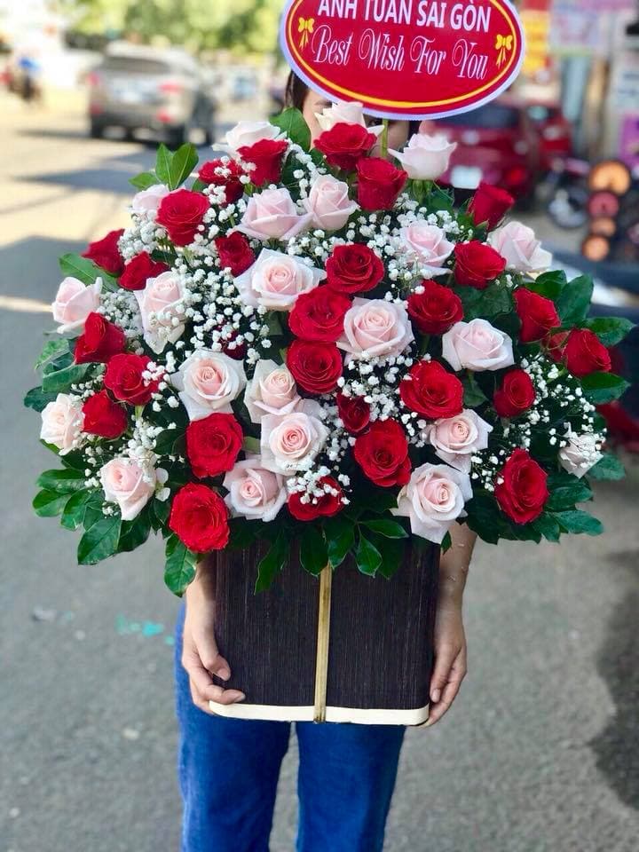 Giỏ hoa chúc mừng màu đỏ may mắn giao ở Hồ Chí Minh - HKT24