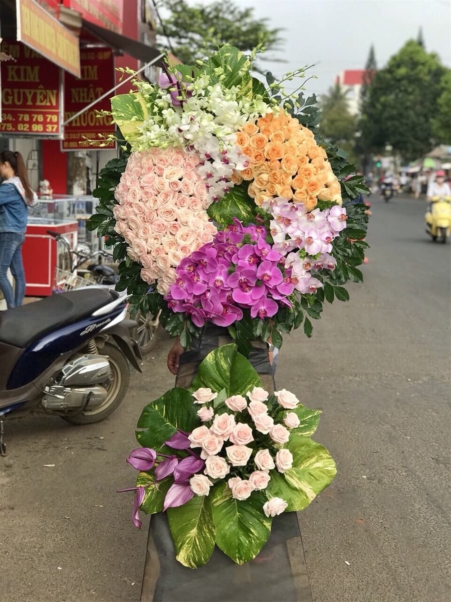 Kệ hoa chia buồn kệ lớn ở Hồ Chí Minh - HCB08