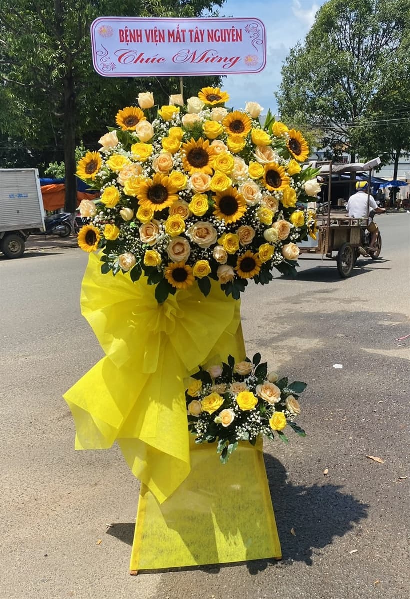 Kệ hoa khai trương màu vàng - HKT75