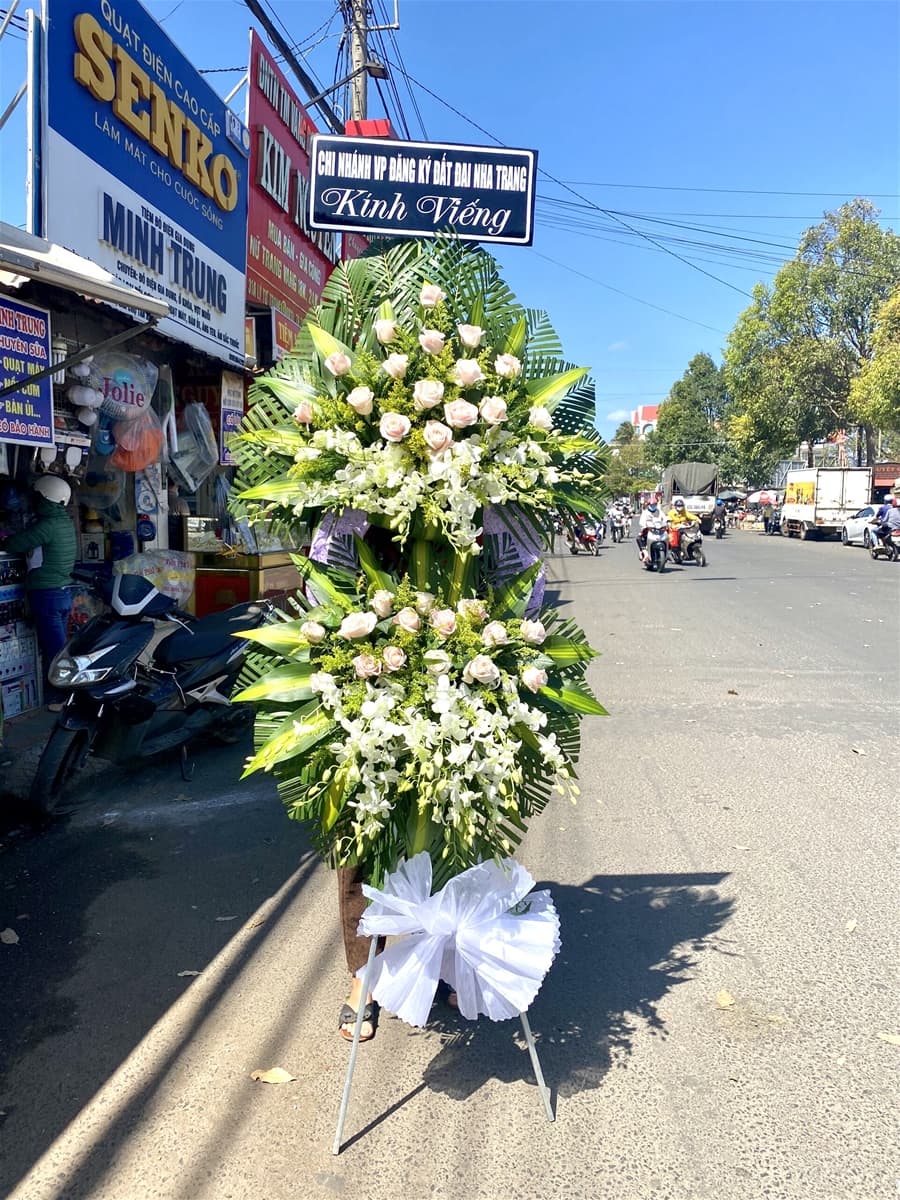 Kệ hoa viếng 2 tầng ở Hồ Chí Minh - HCB25