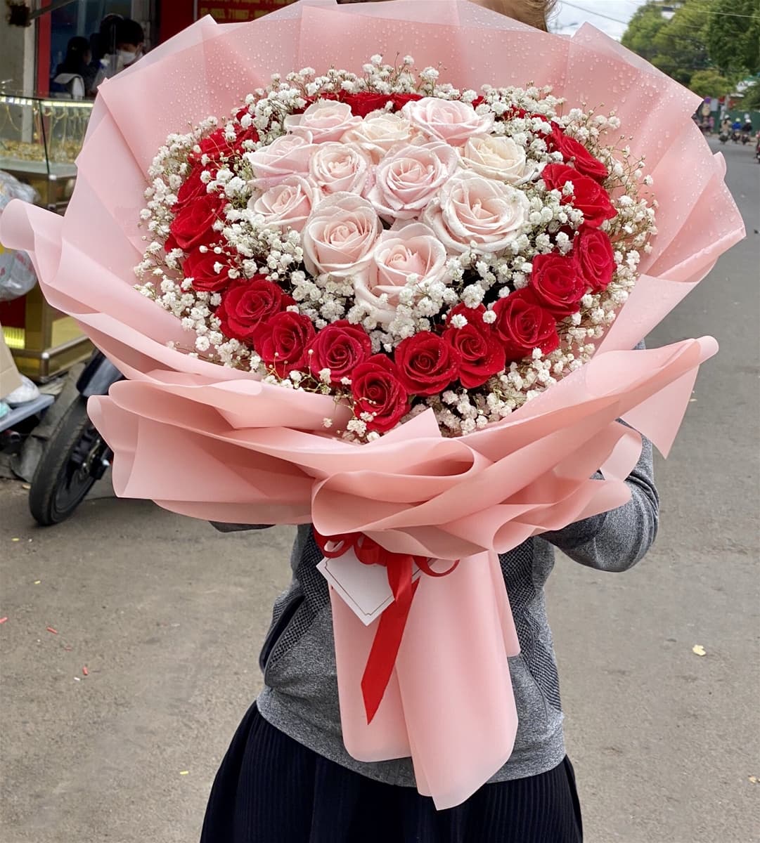 Bó hoa hồng hình trái tim giao ở Hồ Chí Minh - HB61