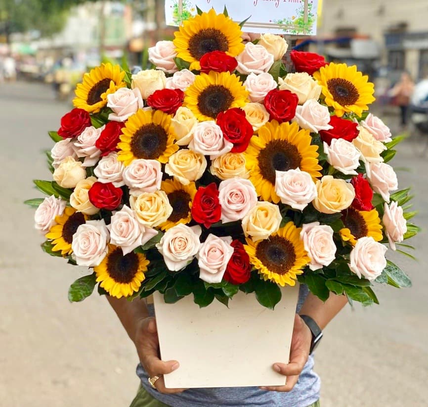 Giỏ hoa hướng dương giao tận nơi ở Hồ Chí Minh - HS05