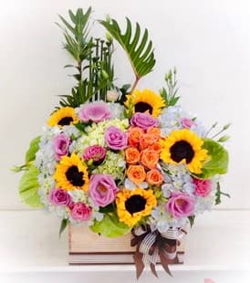 Hộp hoa rực rỡ nhiều màu sắc giao ở Hồ Chí Minh - HM04