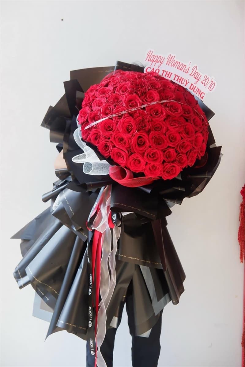 Bó hoa hồng khổng lồ ở ĐN - HB30