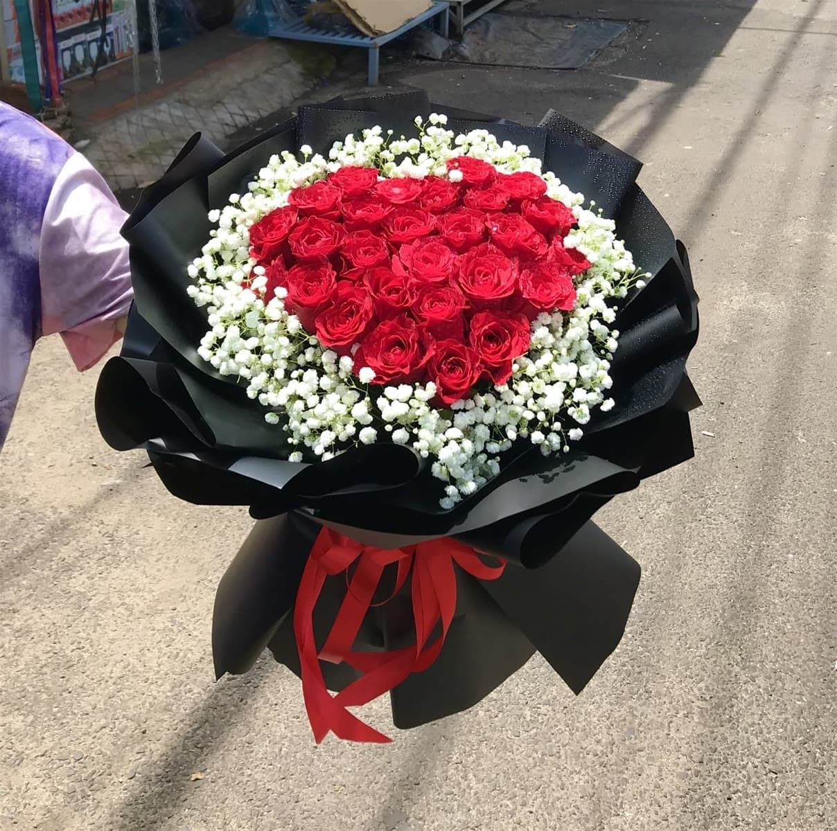 Bó hoa hồng đỏ hình trái tim ở Hồ Chí Minh - HB57