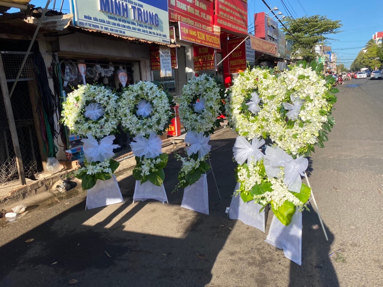 Đặt hoa tang lễ giao tại Hồ Chí Minh - HCB05