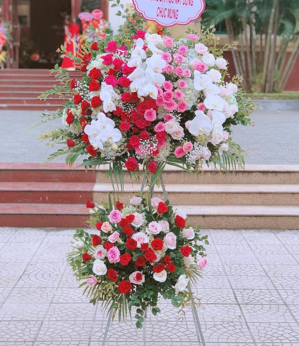 Kệ hoa khai trương 2 tầng ở Hồ Chí Minh - HKT52