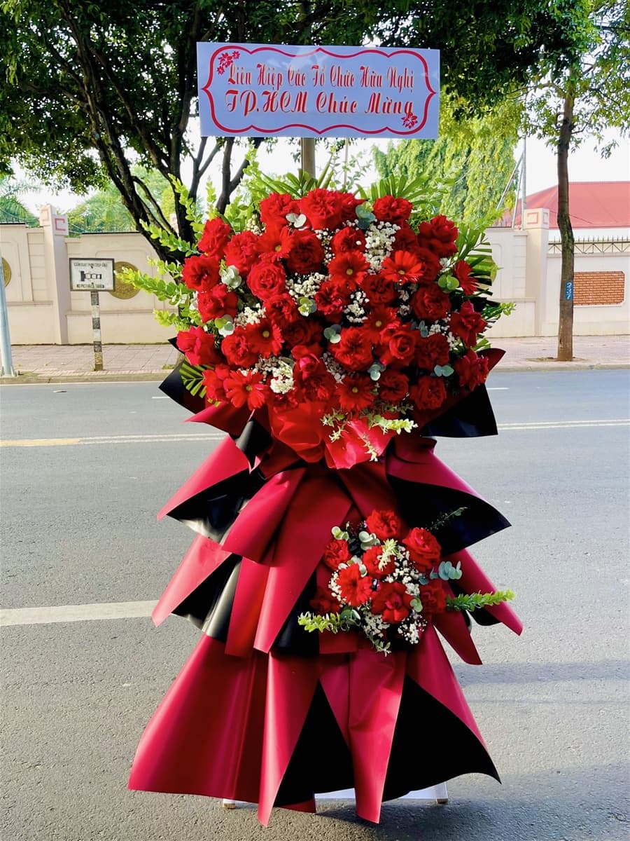 Kệ hoa khai trương đỏ may mắn tại Hồ Chí Minh - HKT41