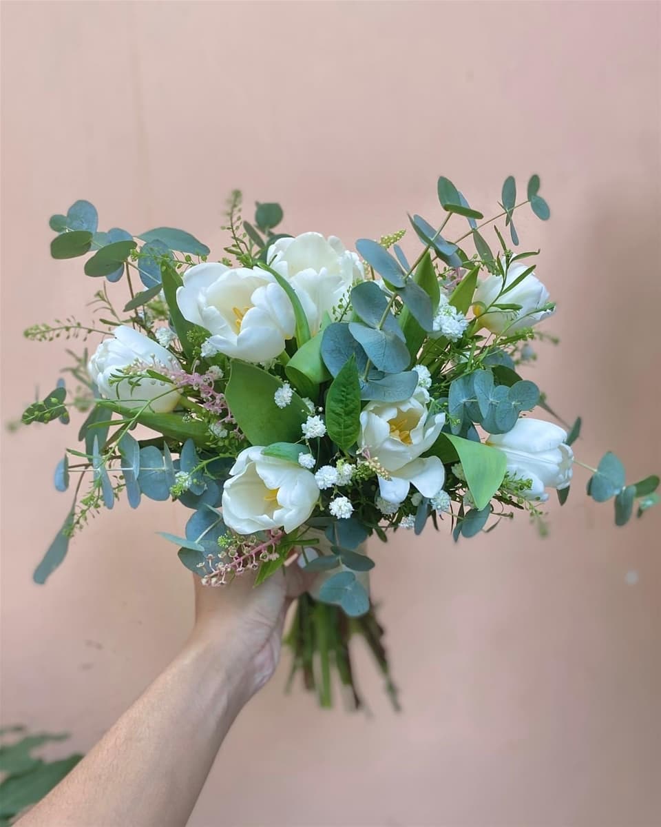 Bó hoa cưới tulip tại Hồ Chí Minh - HB05