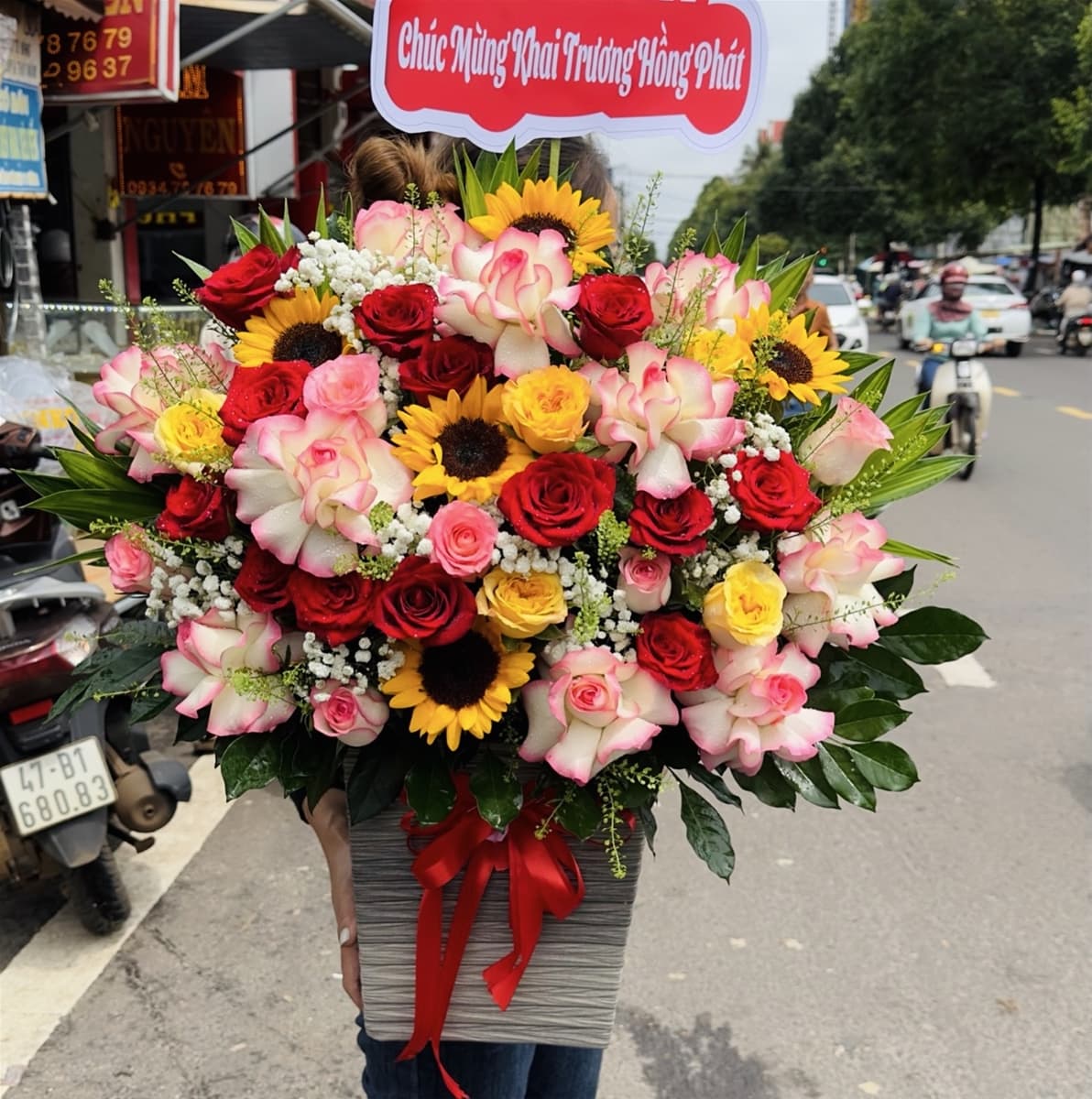 Giỏ hoa hồng nhiều màu sắc ở Hồ Chí Minh - HS59