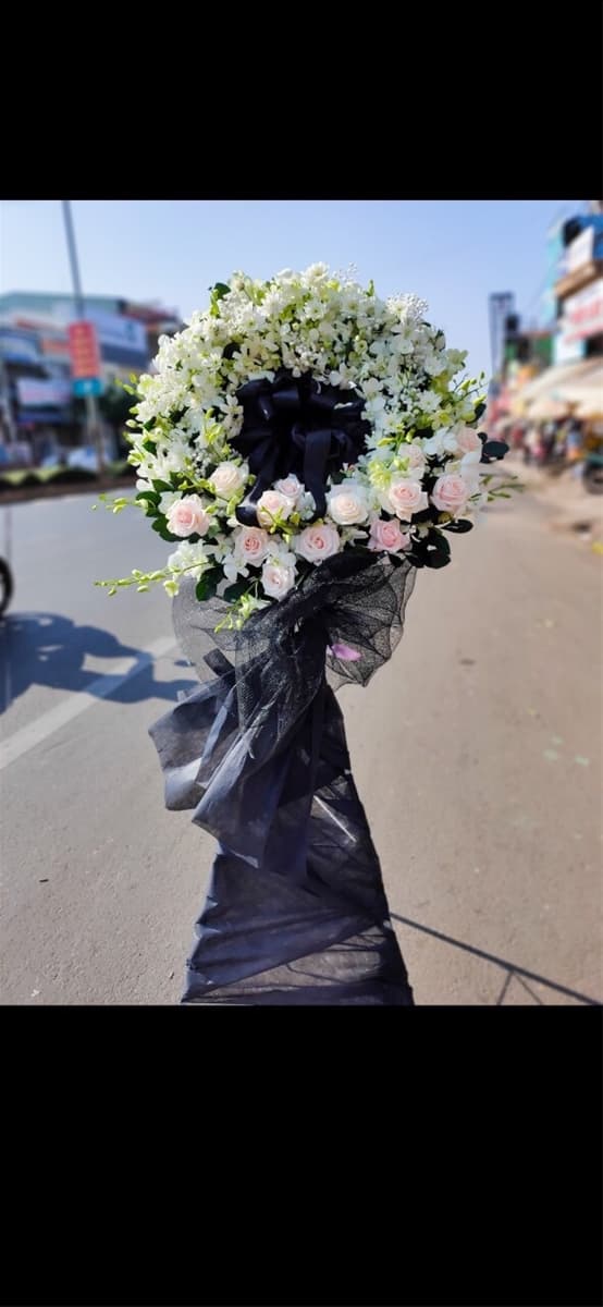 Kệ hoa chia buồn giao ở Ngũ Hành Sơn - HCB03
