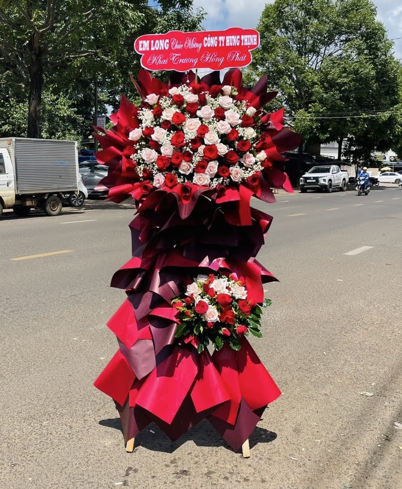Kệ hoa khai trương 2 tầng ở Hồ Chí Minh - HKT42