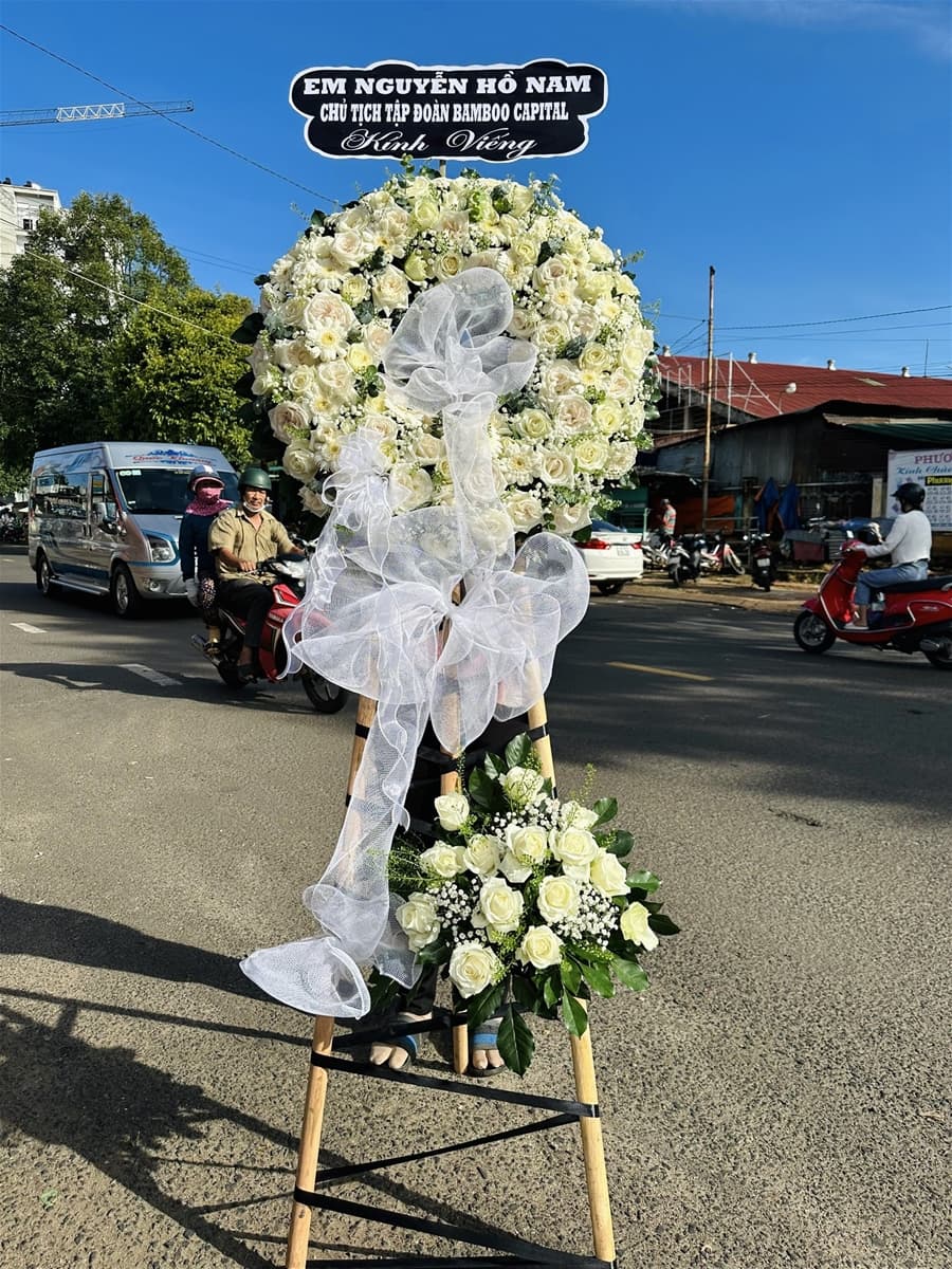 Đặt hoa viếng giao tận nơi ở Hồ Chí Minh - HCB02