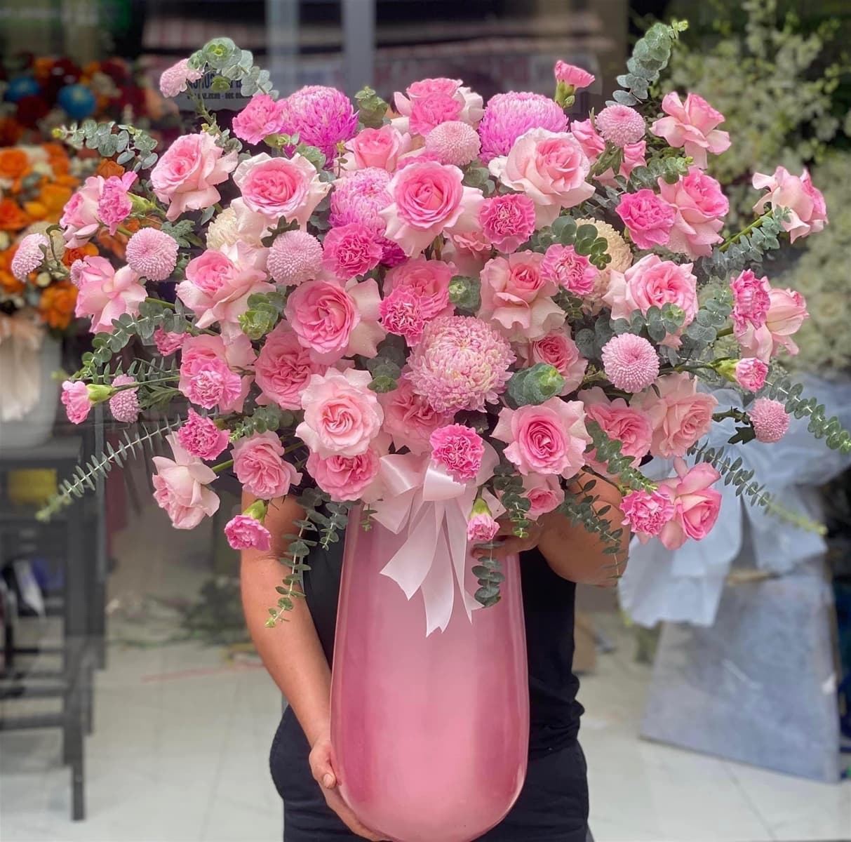 Bình hoa chúc mừng giao tại Hồ Chí Minh - HKT61