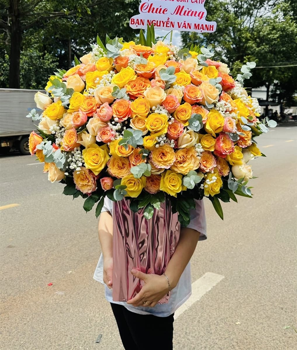 Giỏ hoa chúc mừng sang trọng ở Hồ Chí Minh - HKT77
