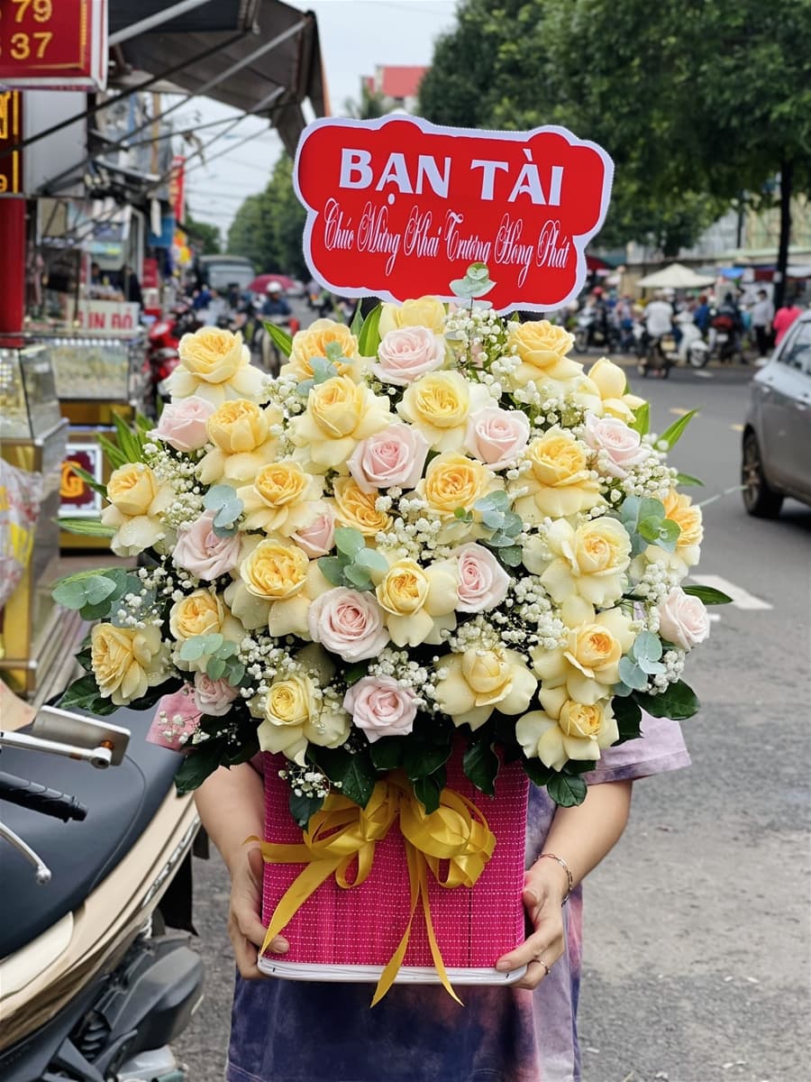 Giỏ hoa hồng vàng sang trọng ở Hồ Chí Minh - HS09