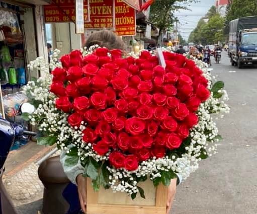 Giỏ hoa hồng hình trái tim ở Hồ Chí Minh - HS10